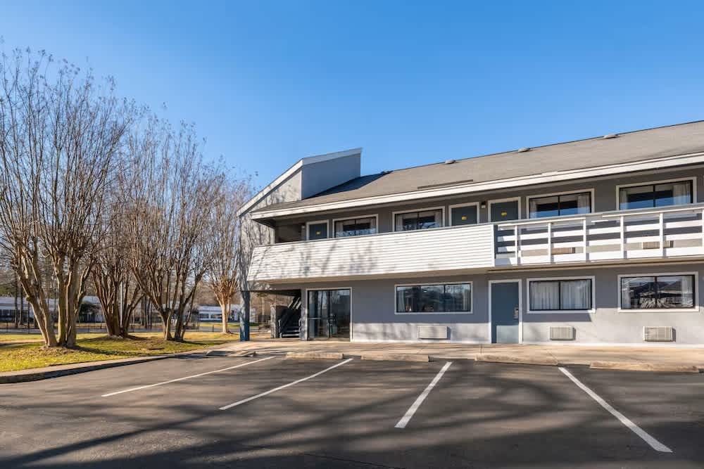 Days Inn by Wyndham Charlotte University 1