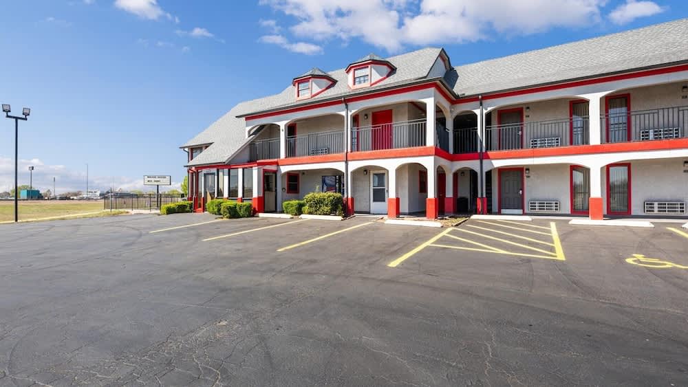 Super 8 by Wyndham Norman West OK 1