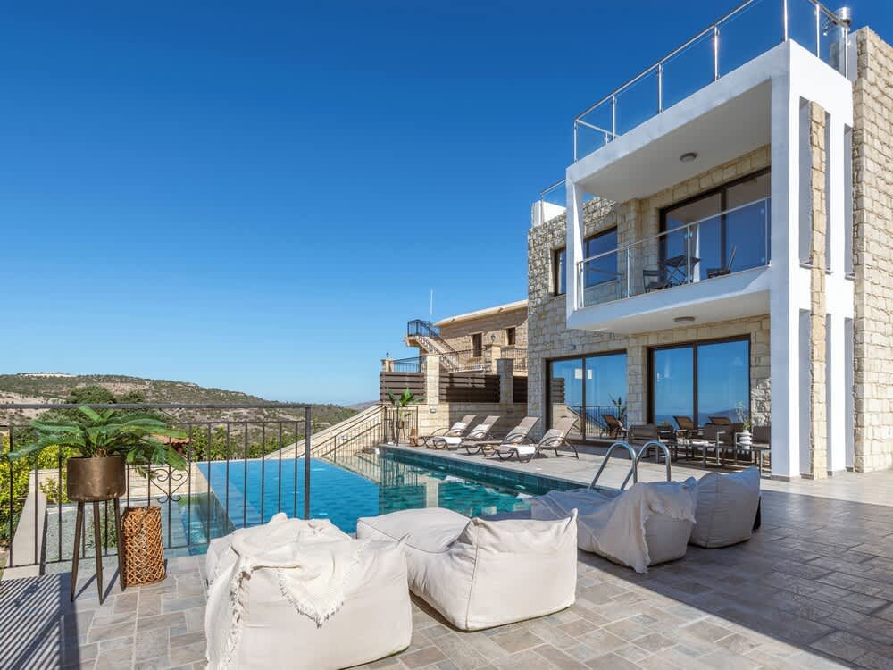 3-bdr Villa With Stunning Infinity Pool 1