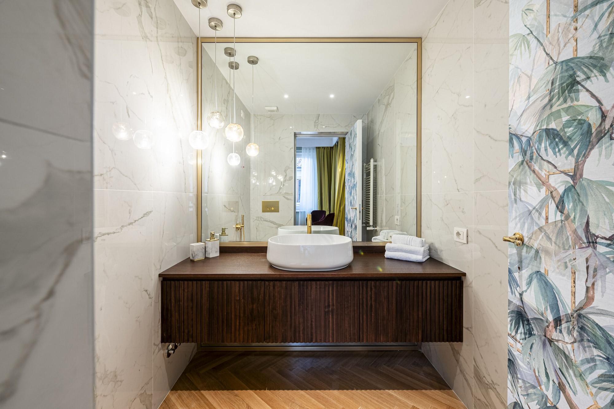 Glimpse Hotel 1