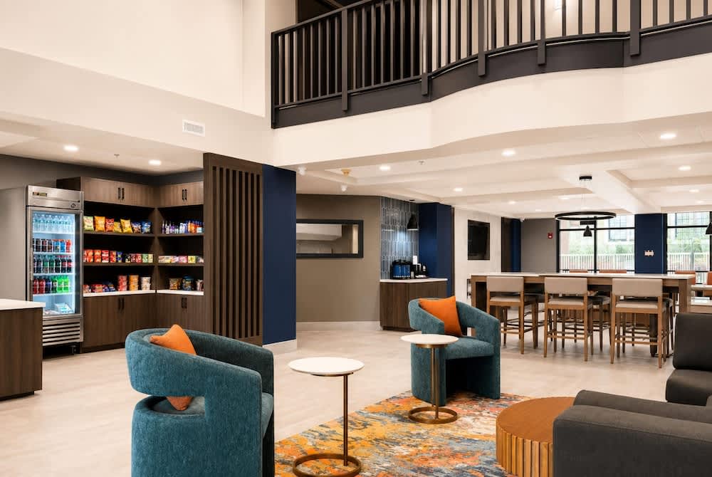 La Quinta Inn & Suites by Wyndham Duluth-Atlanta 2
