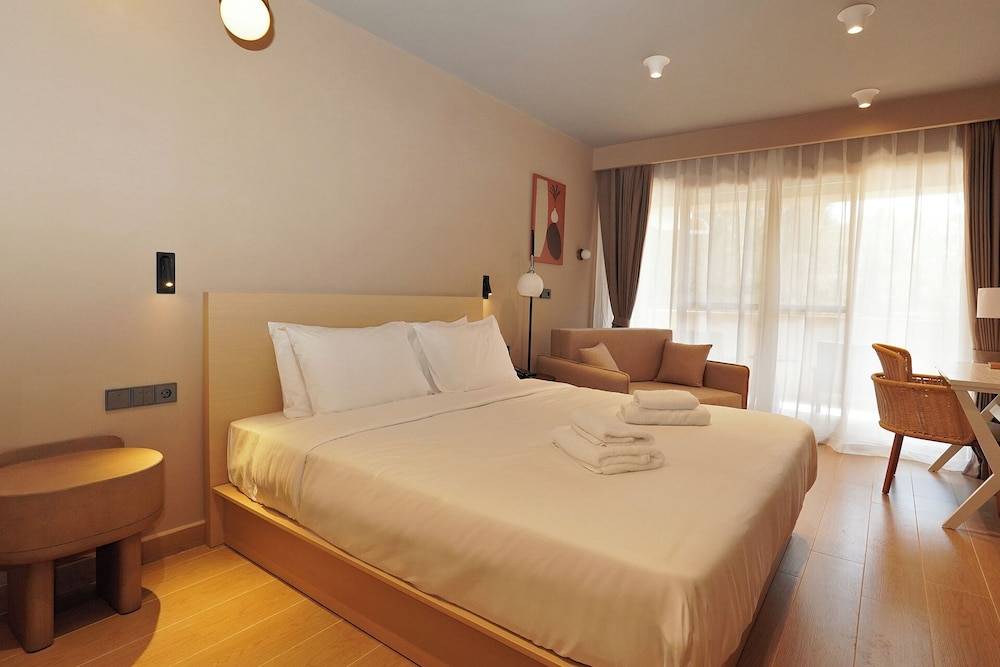 Ionian Crown Suites in Barbati 2