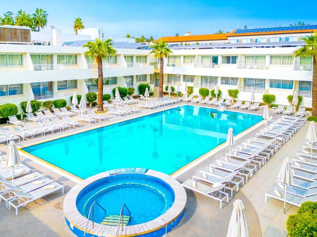 Melpo Antia Hotel & Suites 1