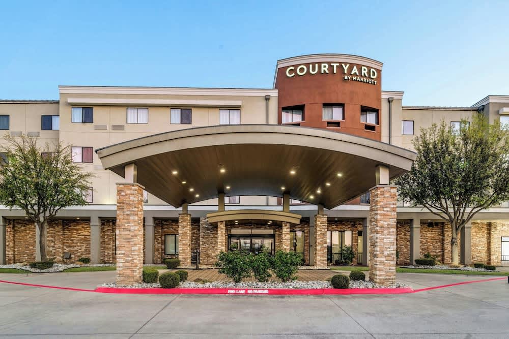 Courtyard Fort Worth West at Cityview 1