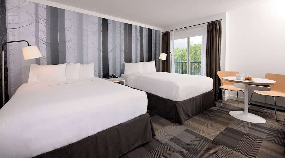 Coast Canmore Hotel & Conference Centre 1