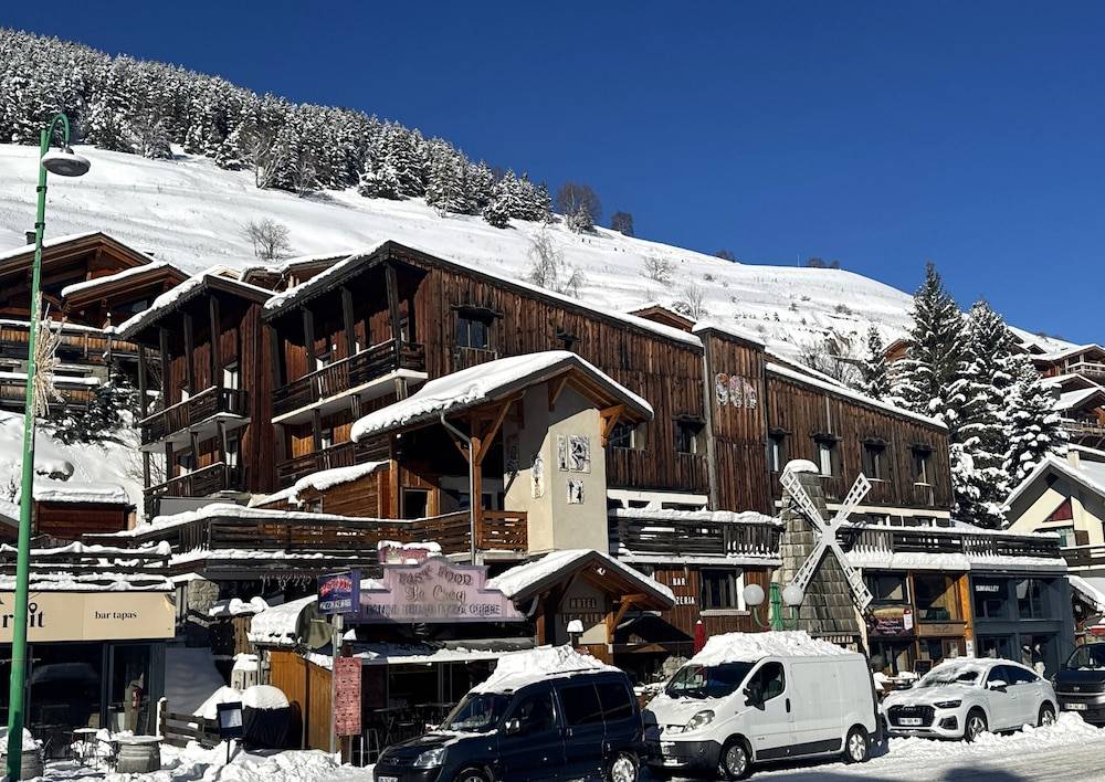 Logis Hotel Le Cairn 1
