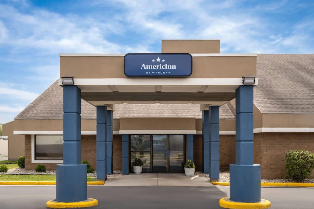 AmericInn by Wyndham Marshfield 1