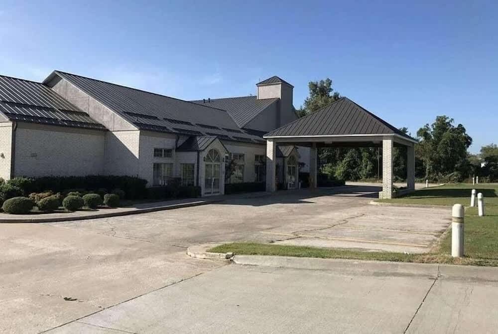 Days Inn by Wyndham Grove 1