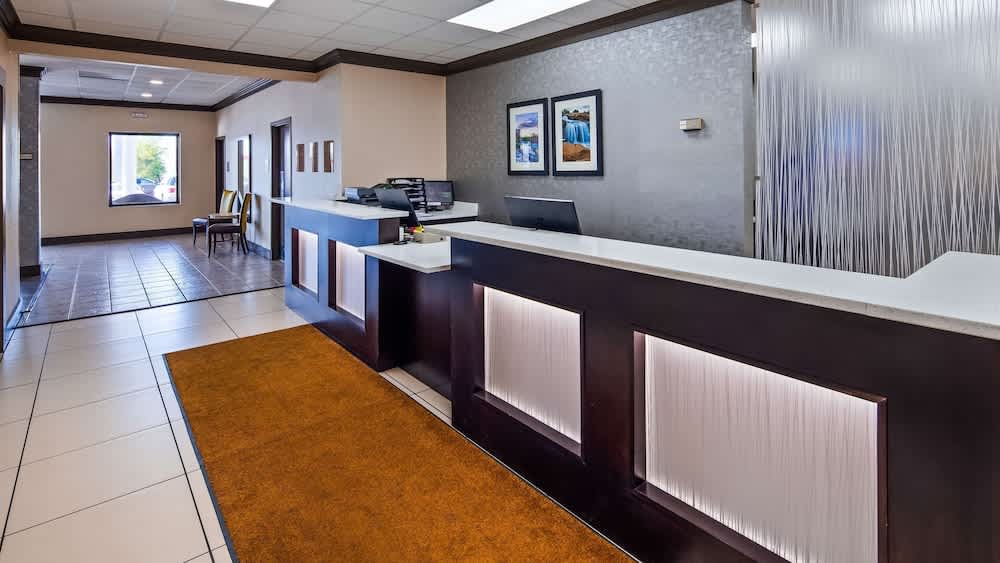 Clarion Greenville Airport Inn 1