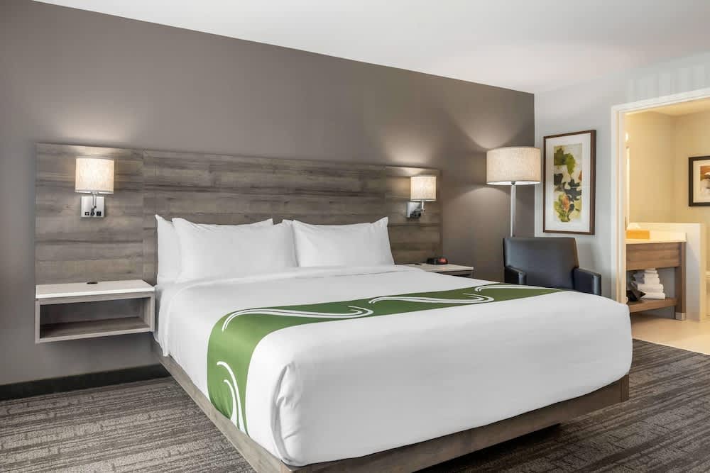 Amsterdam Inn & Suites, an Ascend Collection Hotel 1