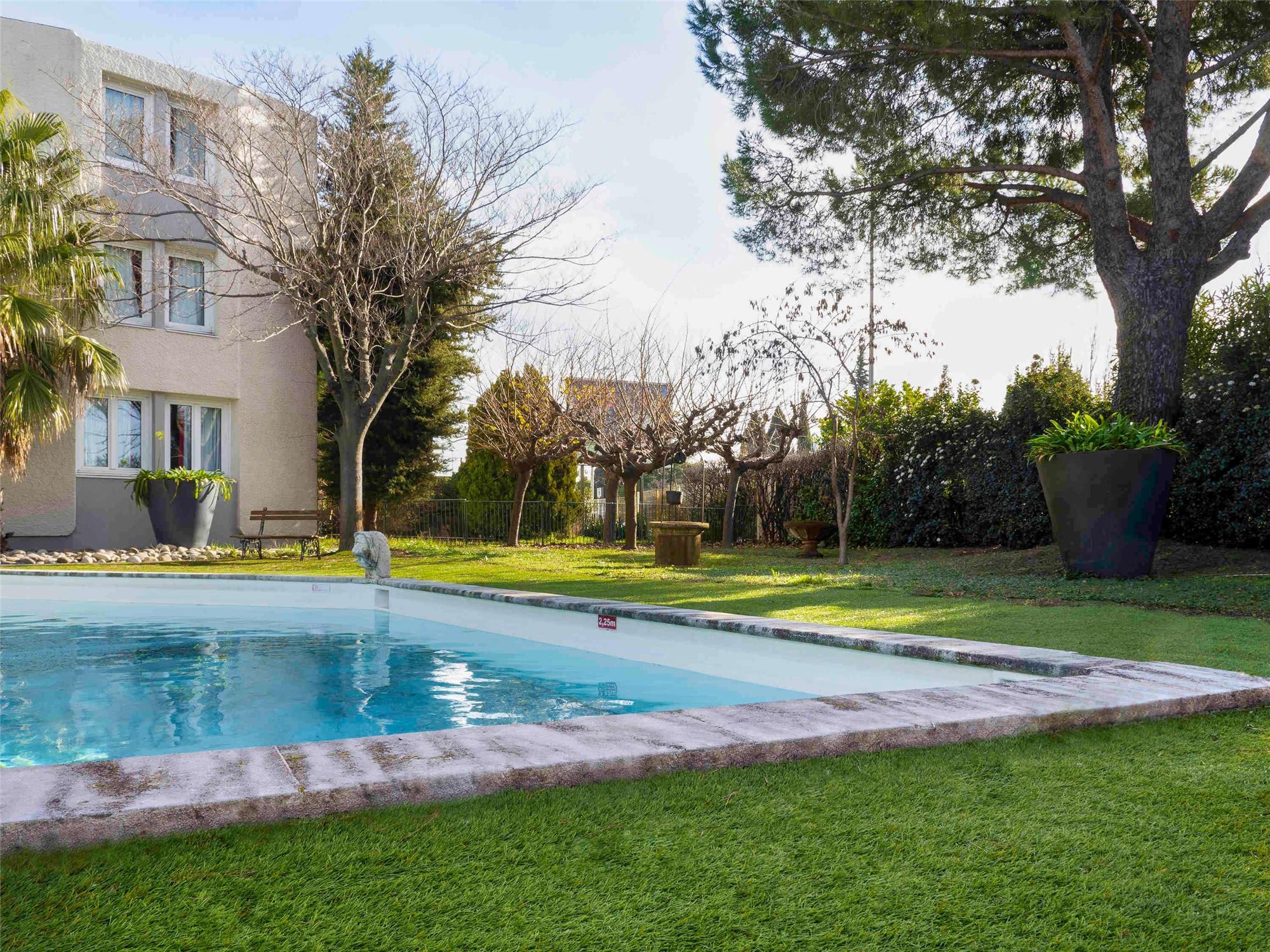 ibis Arles 2
