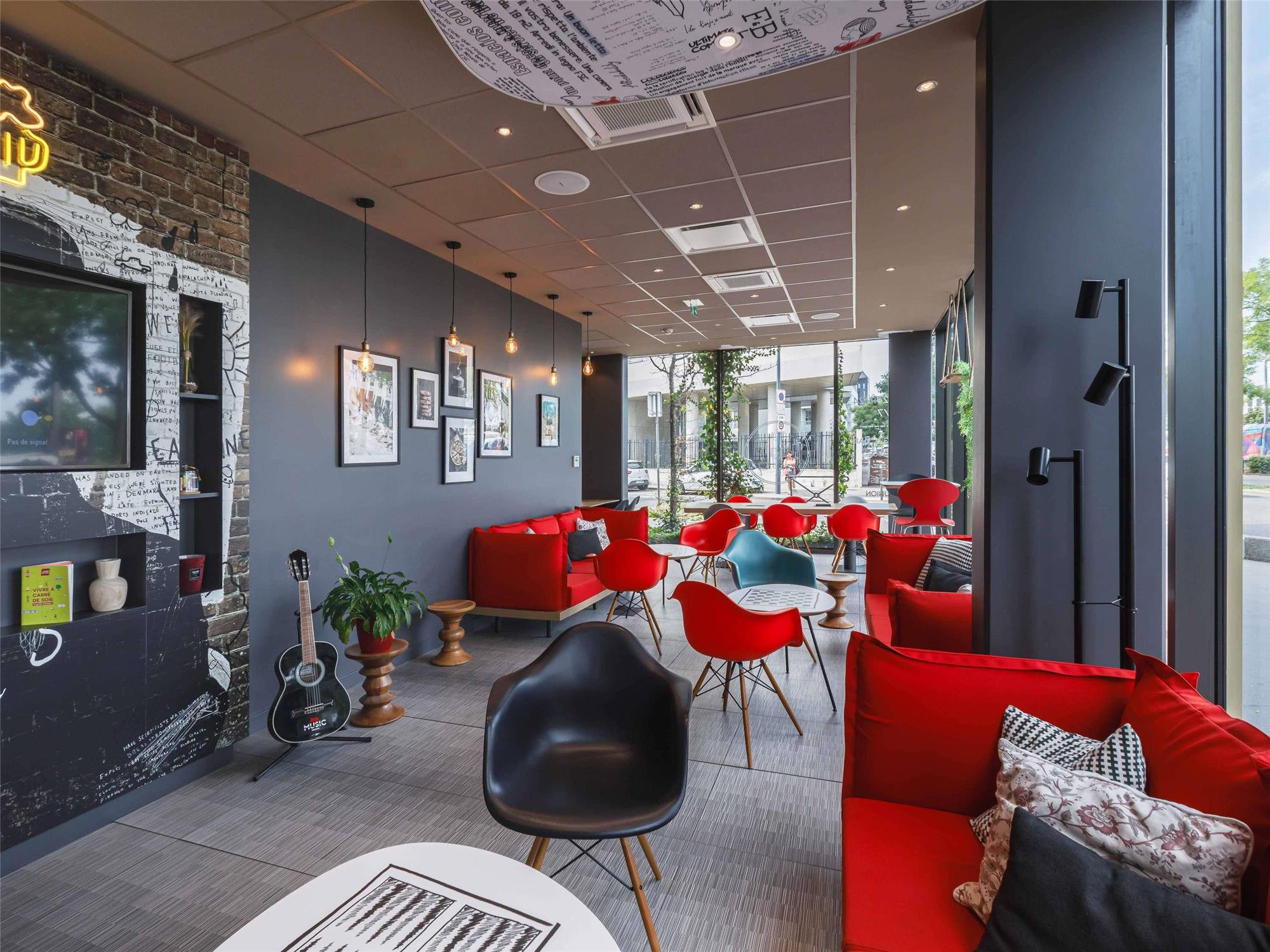 ibis Lyon Carre De Soie 2