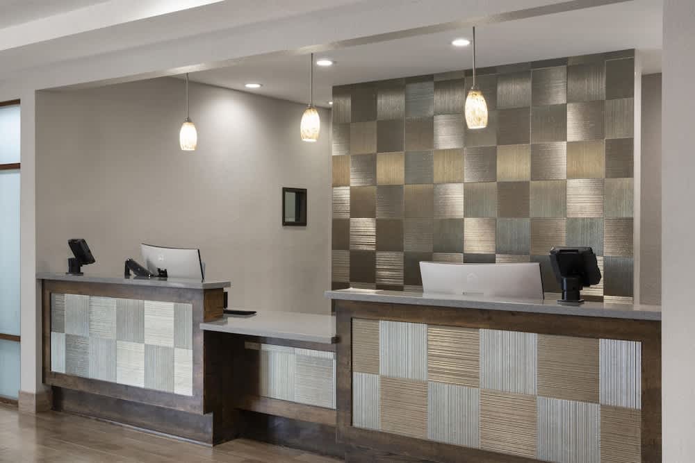 Best Western Plus College Station Inn & Suites 2