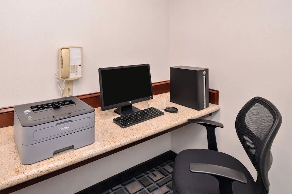 Holiday Inn Express CLANTON by IHG 1