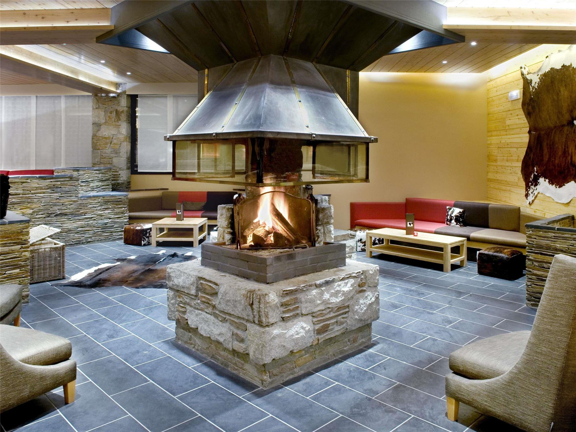 Mercure Saint-Lary 1