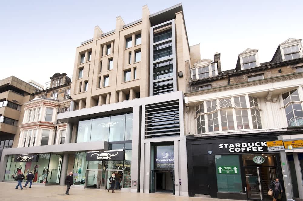 Premier Inn Edinburgh - Princes Street 1