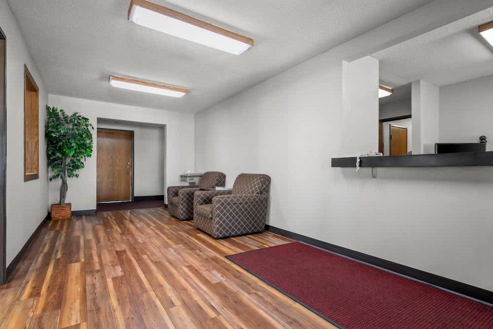 Econo Lodge El Paso, IL 2