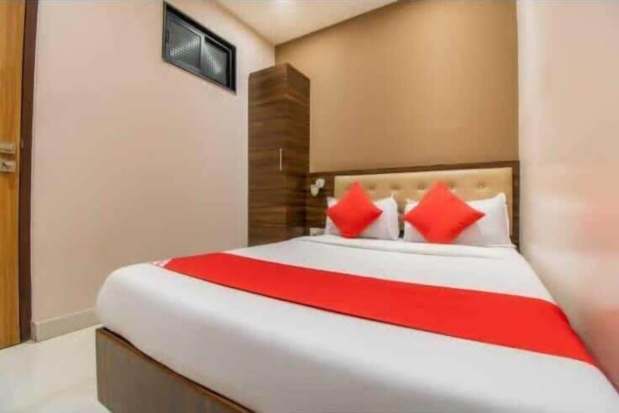 Ruby Hotel 2