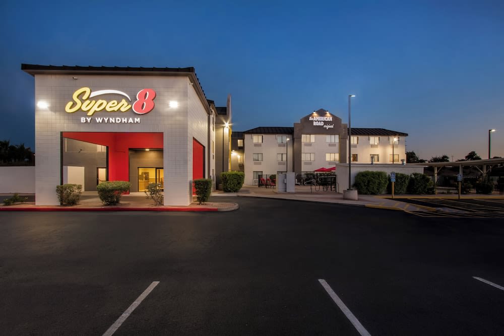 Super 8 by Wyndham Mesa Gilbert 1
