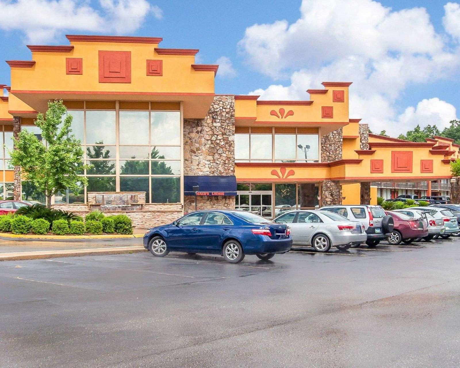 Clarion Inn & Suites University Center 2