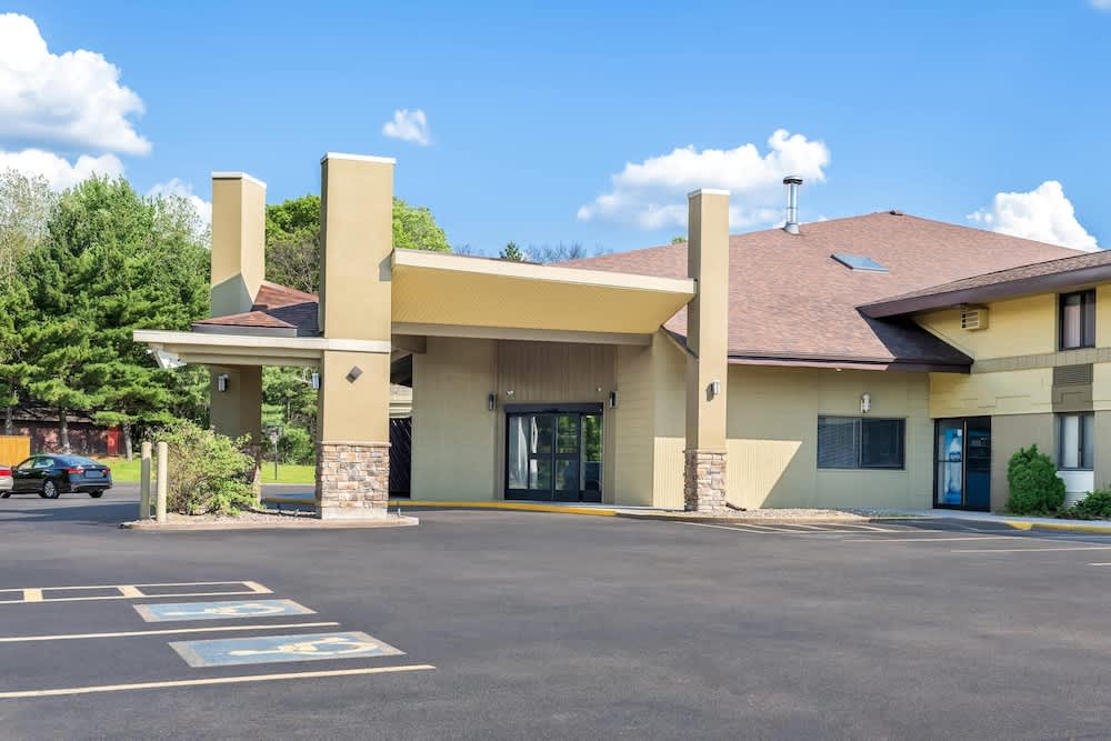Quality Inn & Suites Black River Falls I-94 1