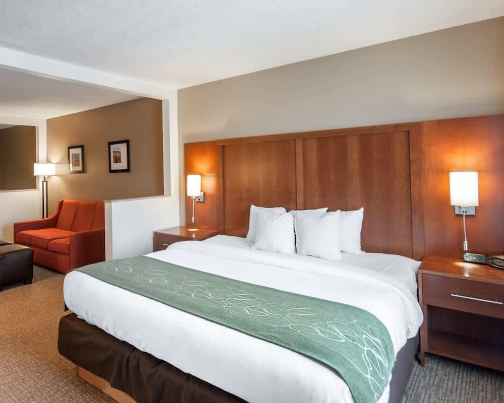 Comfort Suites Airport 1