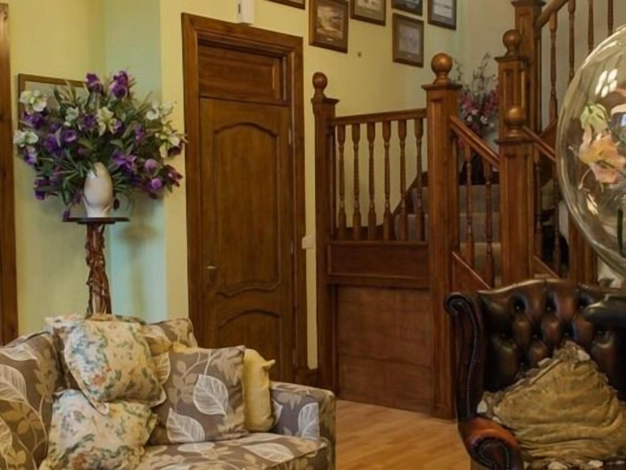 Little Red Rooster Rest and Spa 2