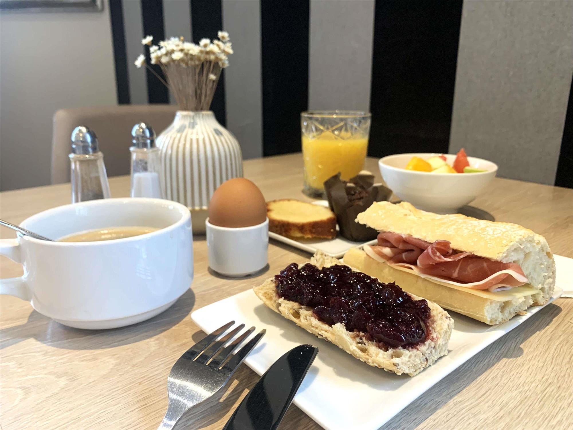 ibis Styles Rouen Nord-Barentin 1