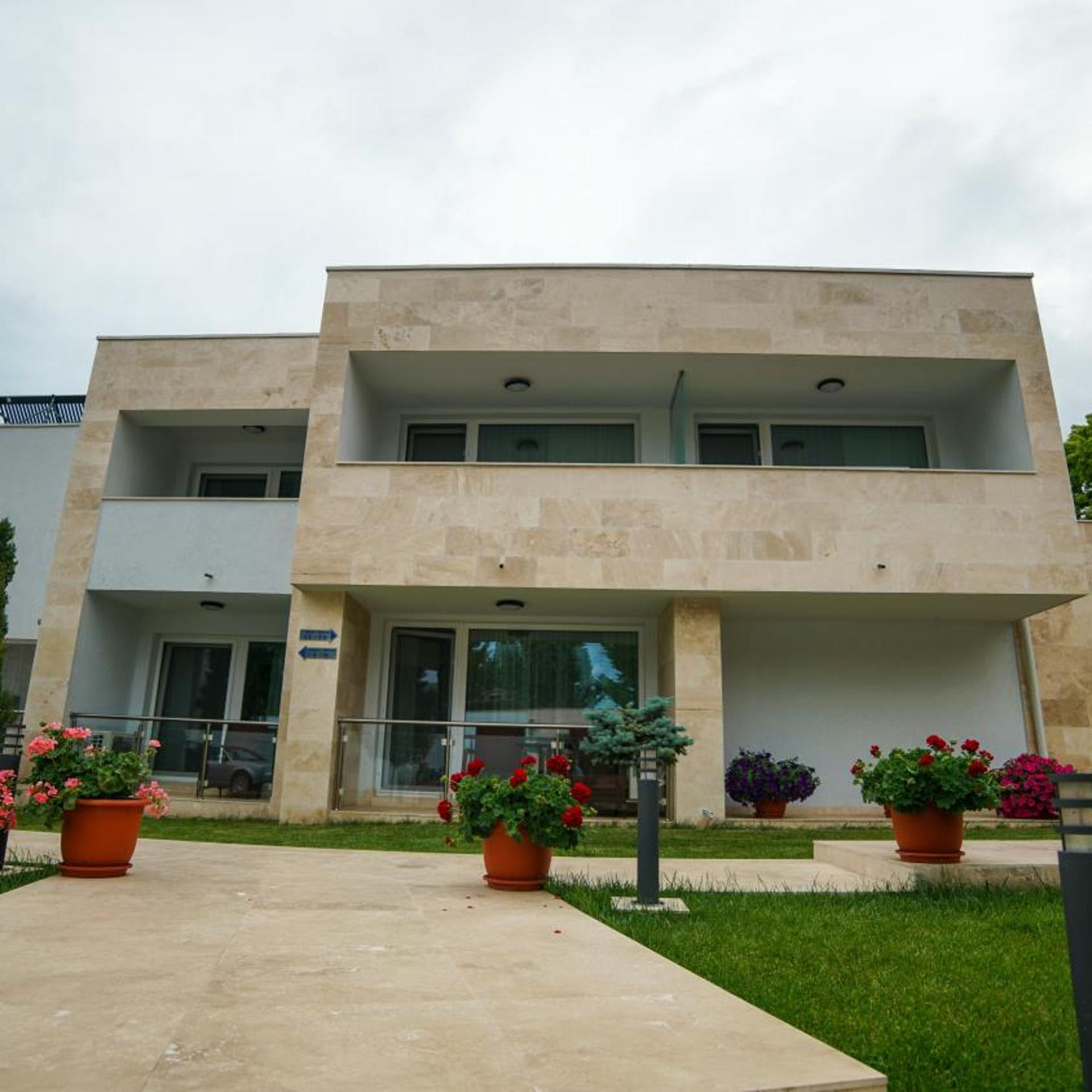Hotel Saturn 1