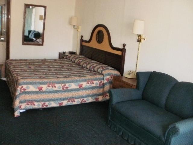 Rodeway Inn 1