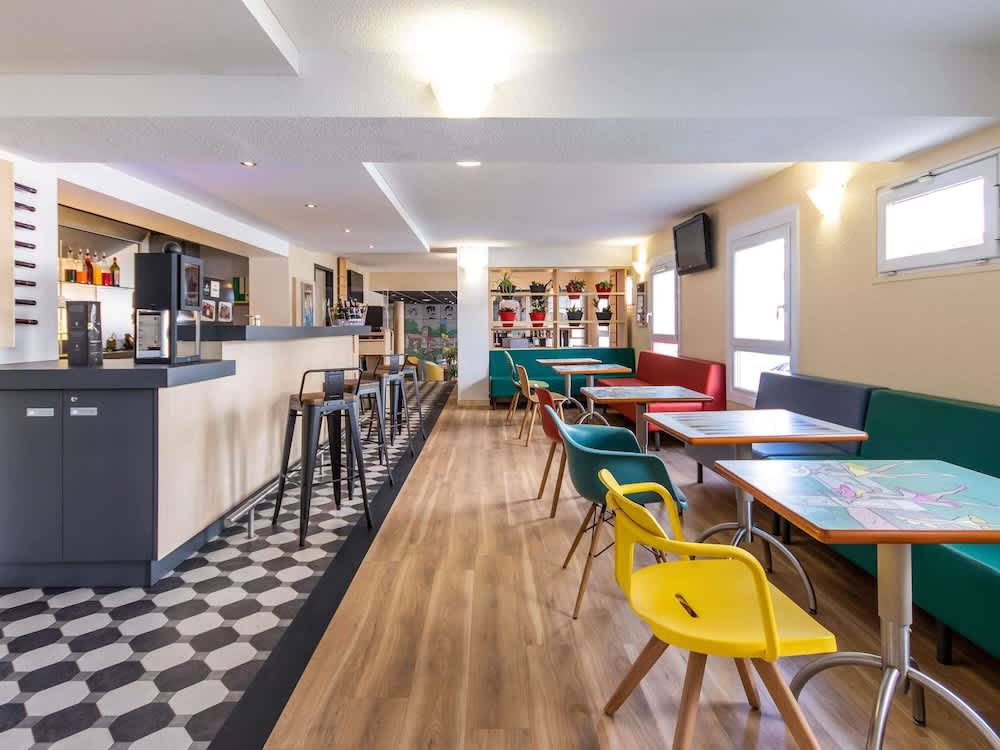 ibis Rochefort 1