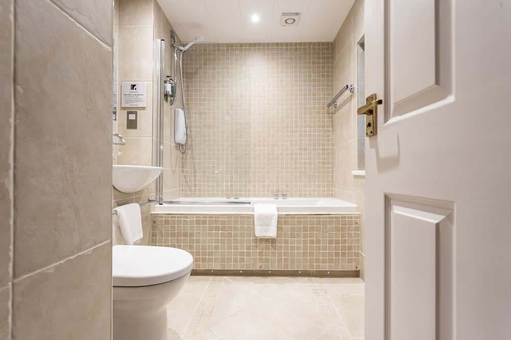 The Howbeck & The Retreat 5min to Lake, Restaurants & to the free Hydro Wellness Club 1