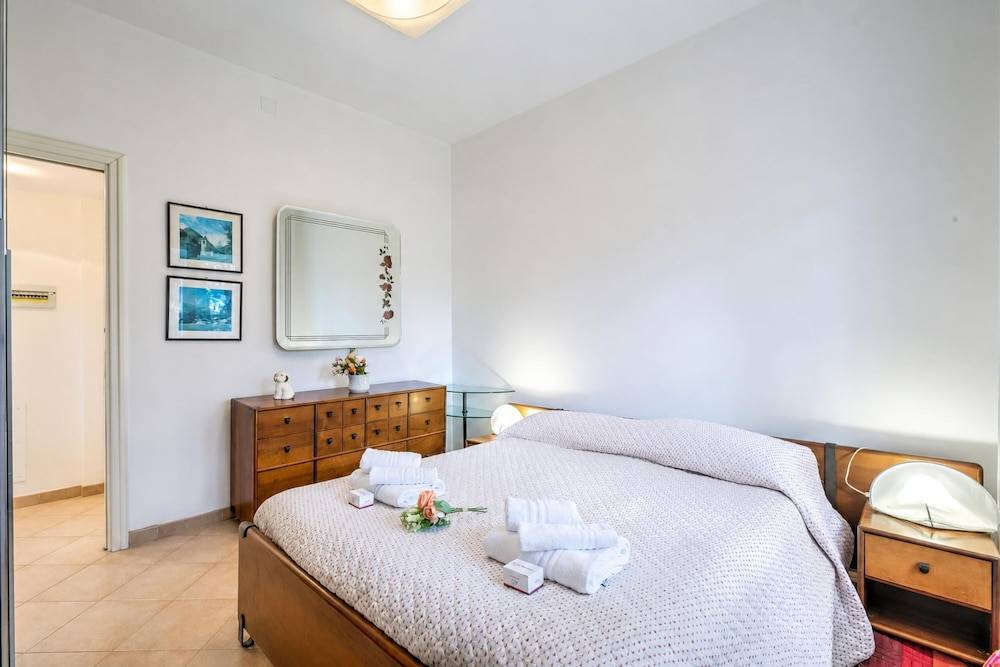 Gabri By The Sea With Balcony and Shared Garden 1