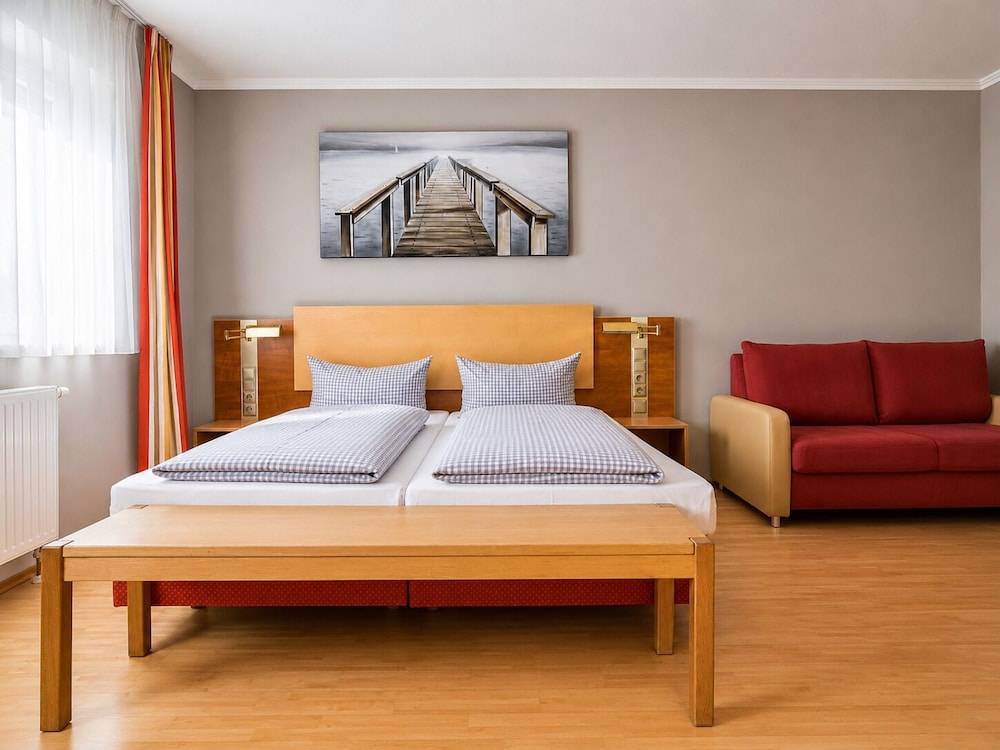 Hotel Römer by Fairway Hotels 2