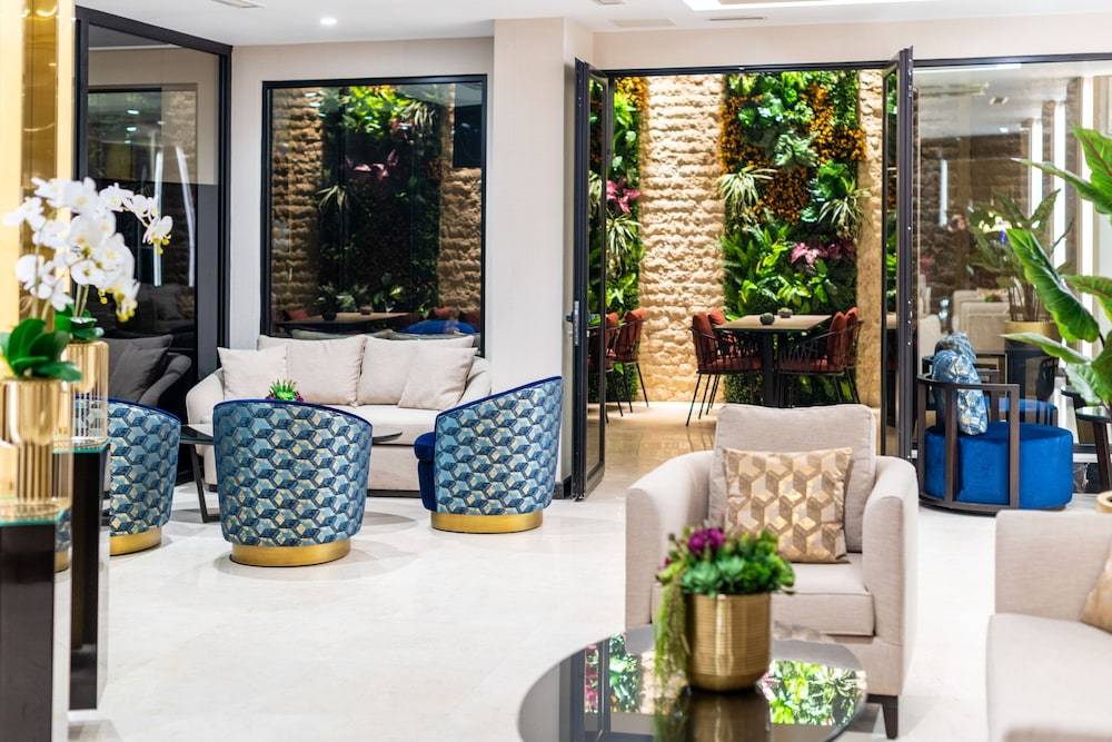 Aprilis Deluxe Hotel 1