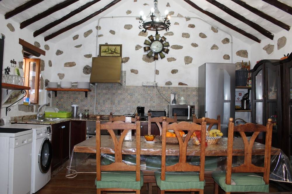 La Piedra Viva Agüimes , Siete hermanos 1