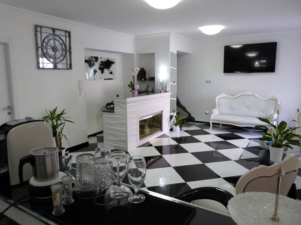 Clelia's Boutique Rooms & Suites 1