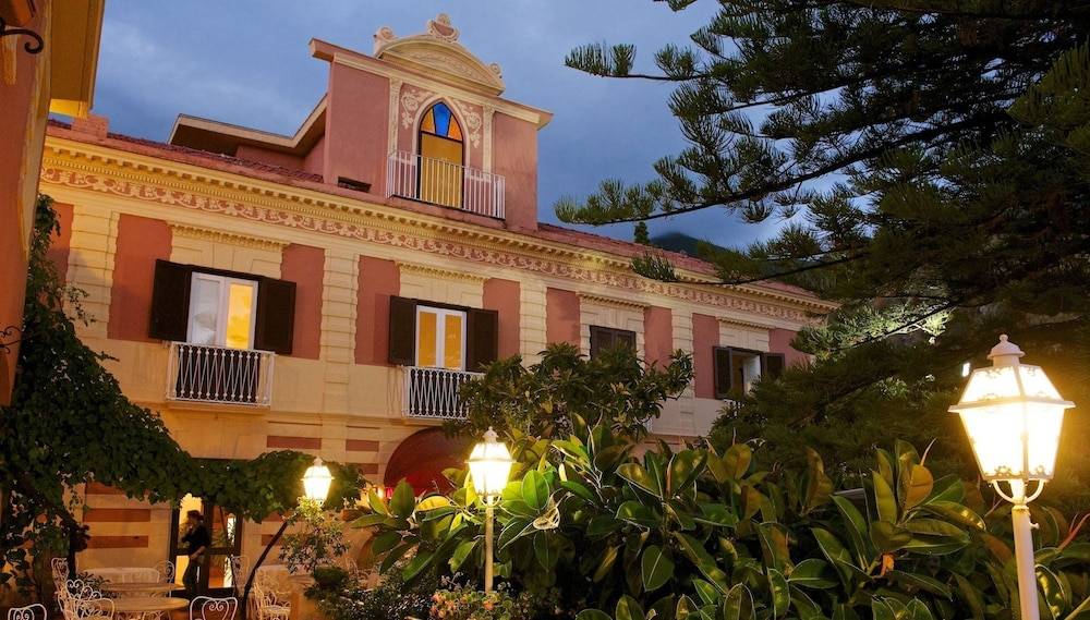 Romantic Hotel & Restaurant Villa Cheta Elite 1