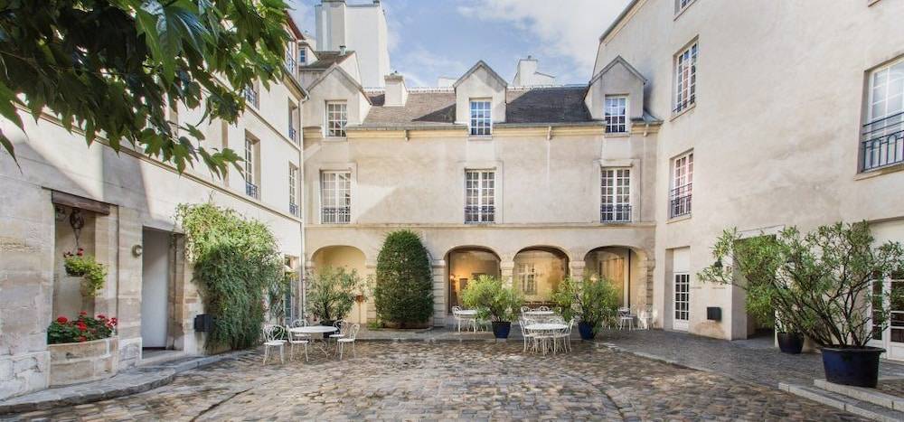 MIJE MARAIS Hostel 1