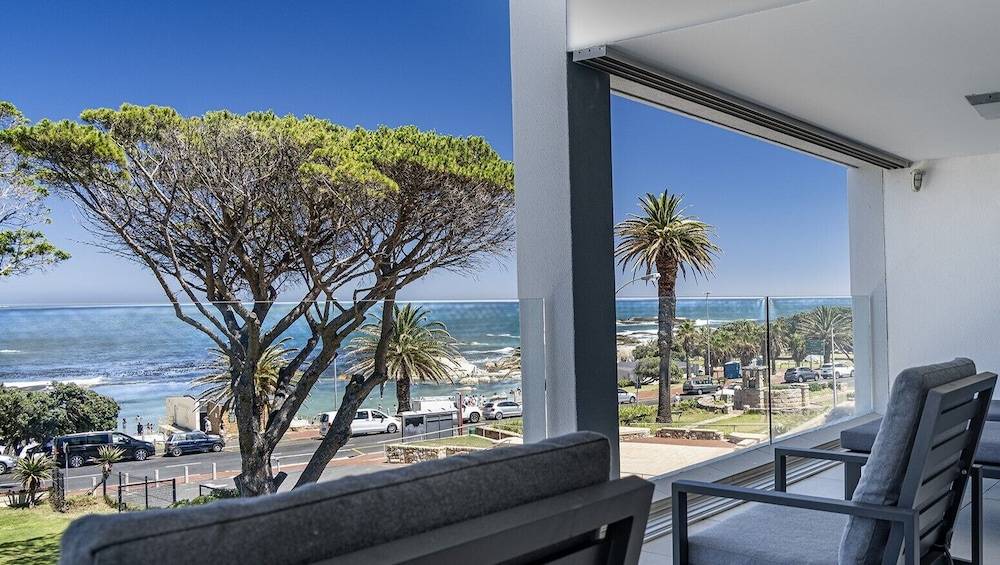 Blue Views Penthouse Beachfront Apartments 2