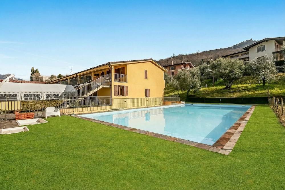 Residence La Perla with Shared Pool 1