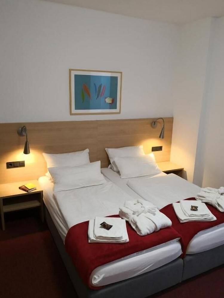 Hotel Haus vom Guten Hirten 2