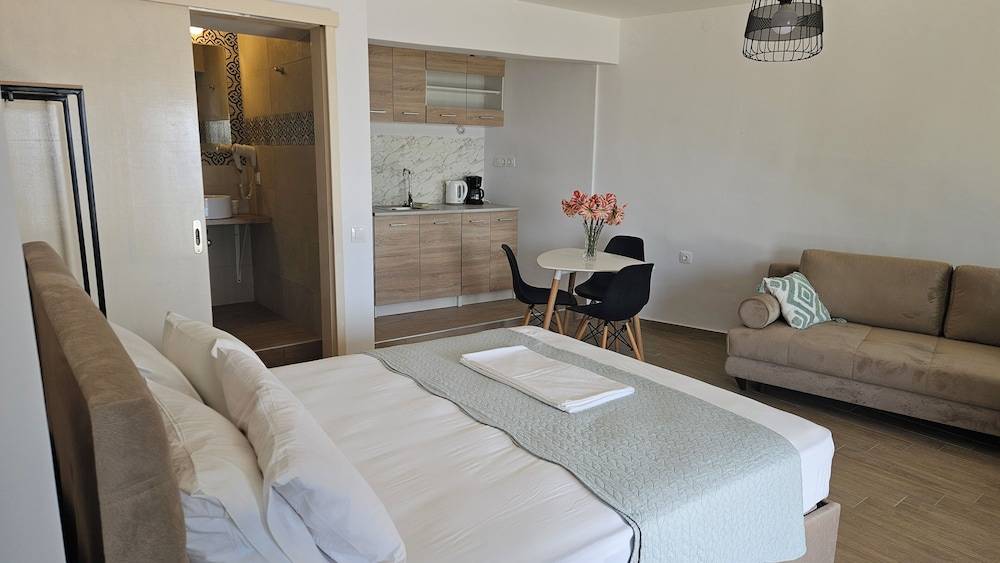 Akteon Rooms 1