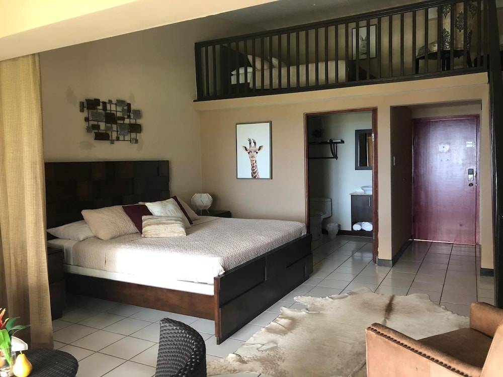 Mountain and Ocean View Lodge 2
