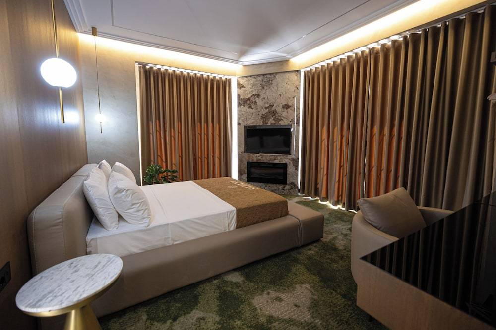 Sazani Hotel 1
