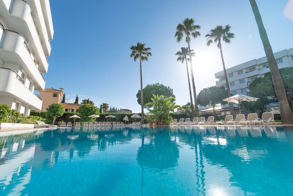 Tropicana Hotel 1