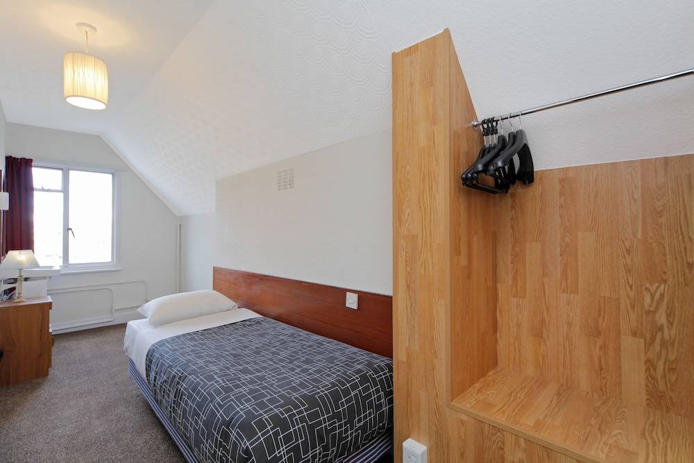 London Visitors Hotel 1