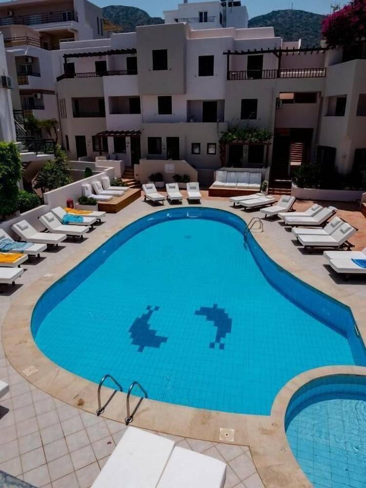 Elmi Beach Hotel & Suites 1