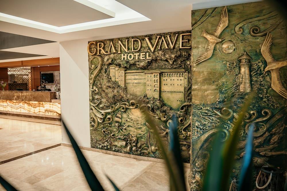Grand Vaves Hotel 1