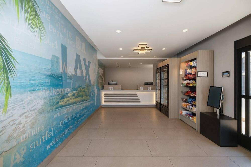 Travelodge by Wyndham LAX 2